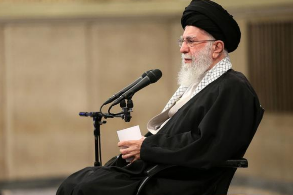 美国突然在中东发动空袭，哈梅内伊表态：我们有一个共同敌人
 
在伊朗对以色列发动