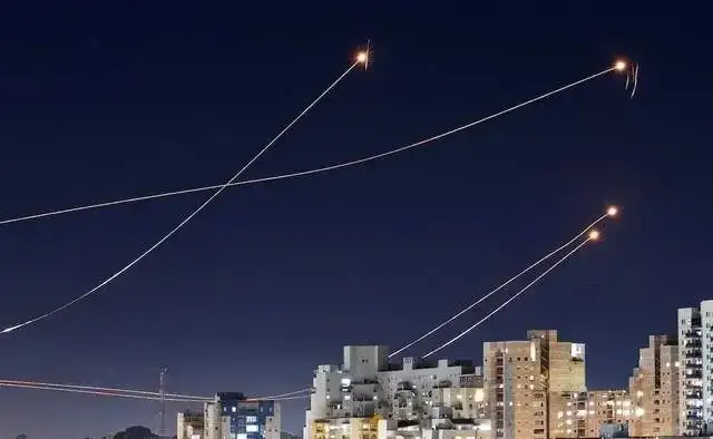 空袭战果出来了！伊朗第一次从本土发动对以空袭，弹道导弹和自杀式无人机直接打击以色