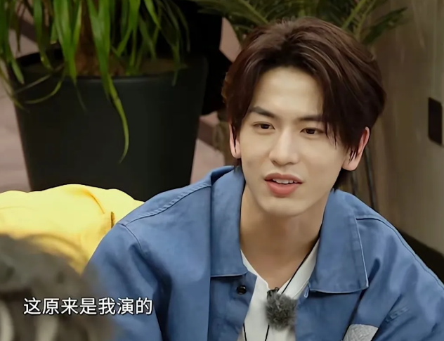 杨迪:“凌赫，应该是《苍兰诀》助力比较大吧？”

张凌赫点点头:“《苍兰诀》确实