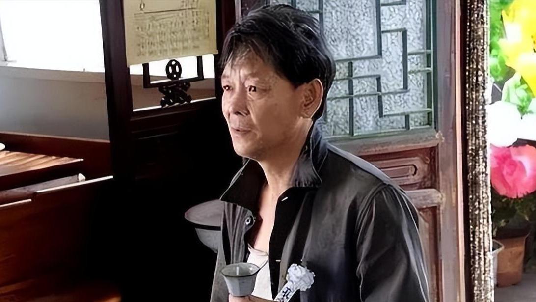从富贵到落魄，国家一级演员77岁仍在拍戏，儿子是他一生骄傲