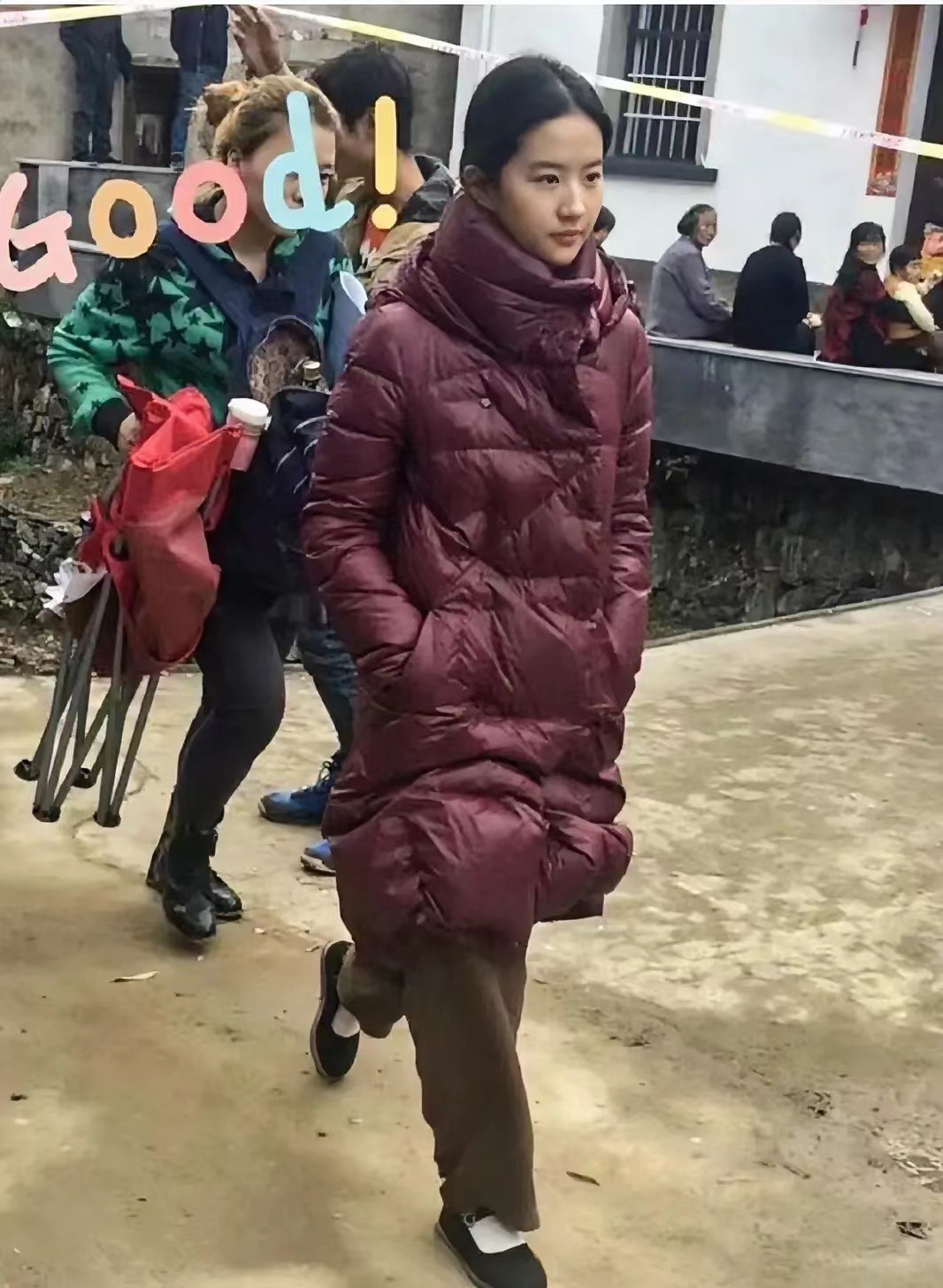 卸妆的刘亦菲，你们还喜欢吗？
虽然打扮的很朴素，但真的漂亮，有种仙女下凡的感觉[