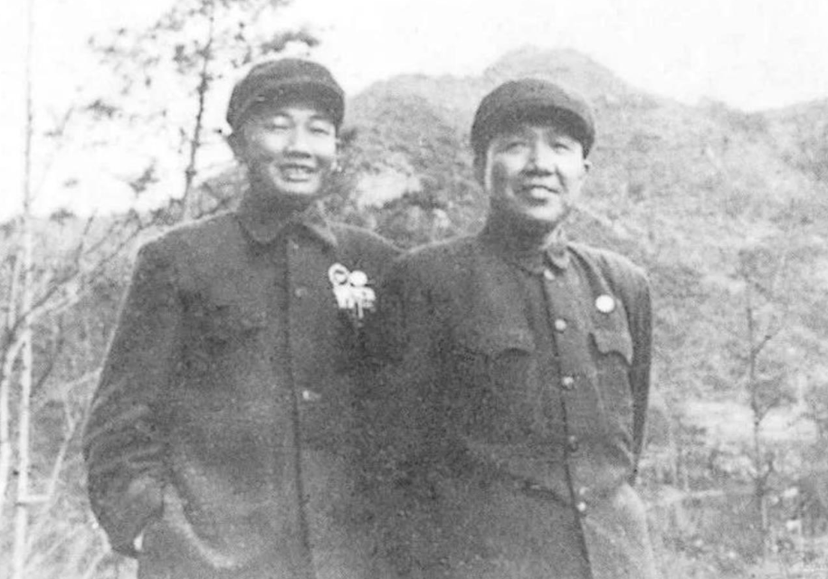 1958年的一天深夜，驻东山岛的第3营7连霍连长外出查岗，突然发现1个“鬼鬼祟祟