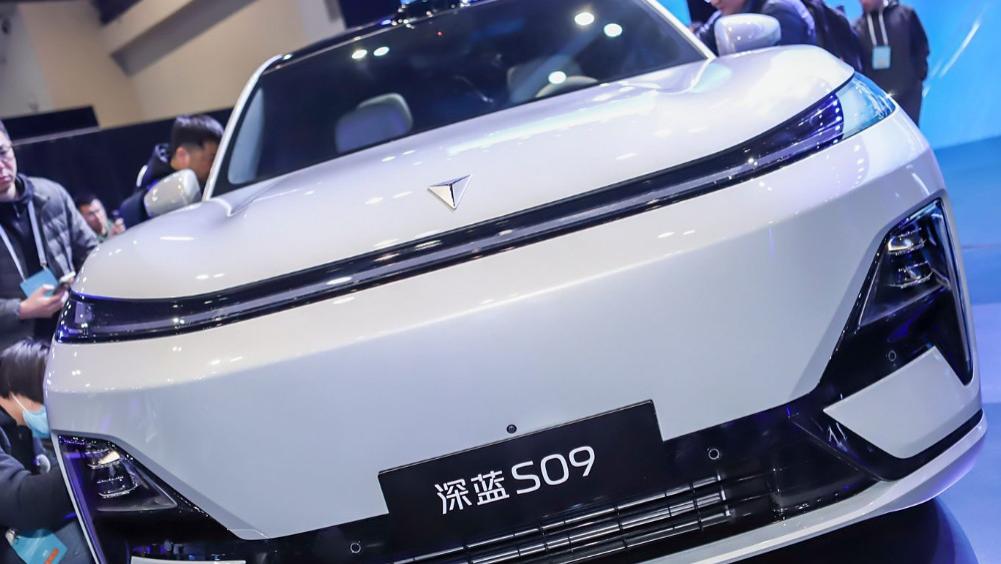 与理想L9傻傻分不清楚，长安新旗舰SUV亮相，车内可太“灵动”了
