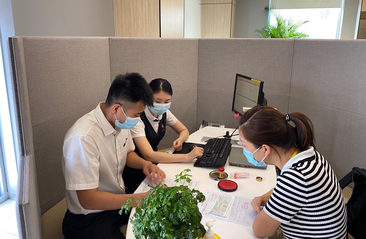 广东广州，男子申办信用卡多次被拒，到征信中心打印报告才发现，自己9年前曾办理过一