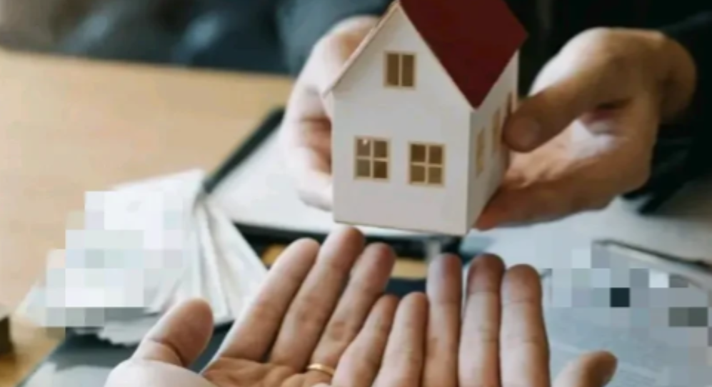 2024年7月，北京一老太，把自己唯一的房产赠与给了外孙，外孙将房屋装修后，一家