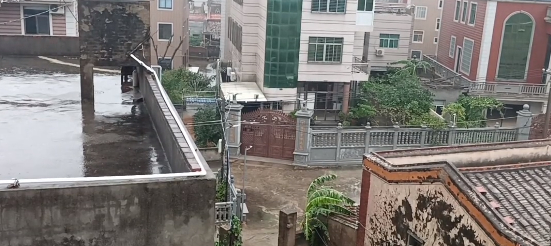 超强台风“格美”中心将登陆福建。、

超强台风“格美”外围昨晚正面影响福建，一夜