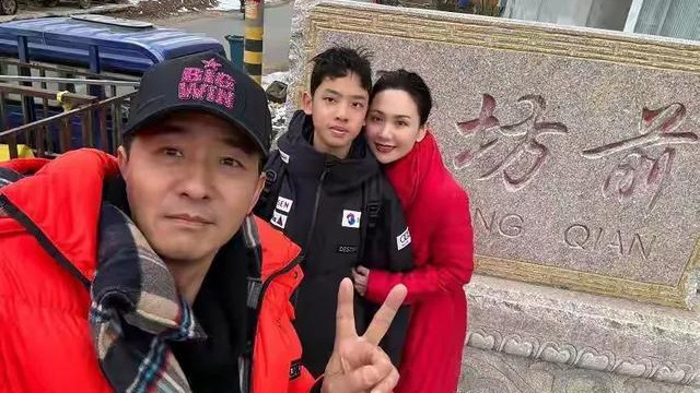 演员郭晓冬回山东老家陪母亲过年，破房子翻新，哥俩建桥修路尽孝
