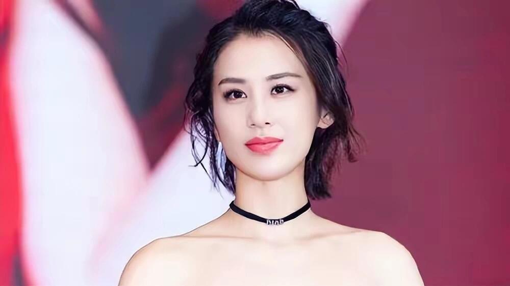 黄圣依：活出自我的精彩，无畏世俗的眼光