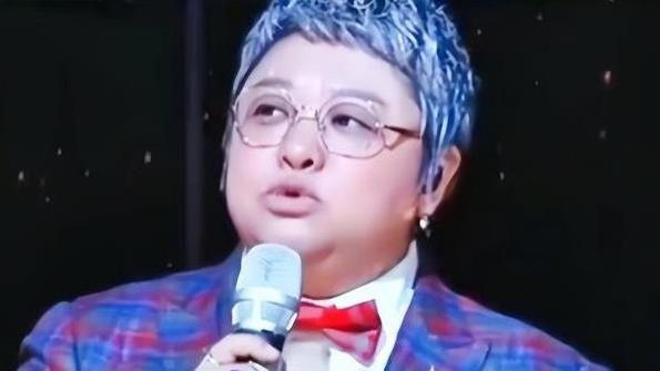 53岁韩红男友终于现身？两人38年前相爱，如今差距一目了然