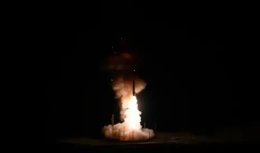 昨天美国民兵三型洲际导弹试射。有人说是针对我们。我说醒醒吧。那是他们家太多，怕老