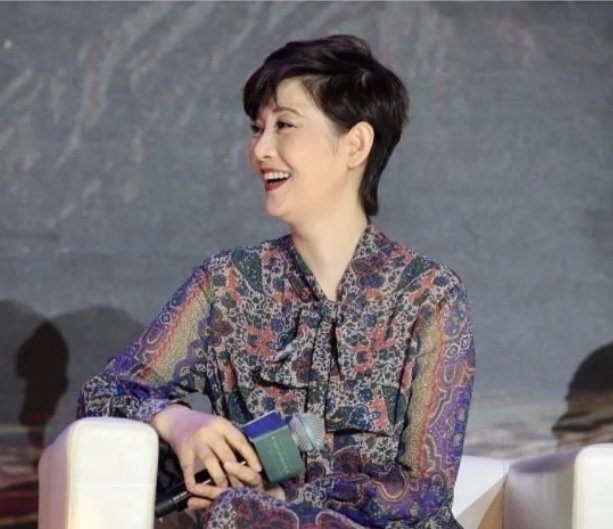 徐帆是一位备受尊敬和喜爱的中国内地女演员