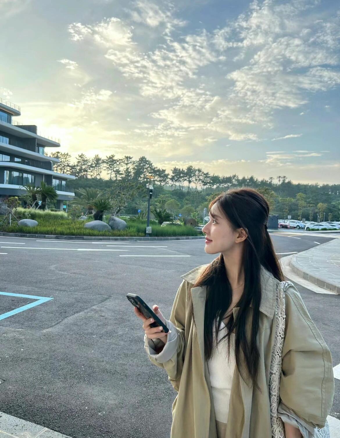 赵露思温柔与坚韧