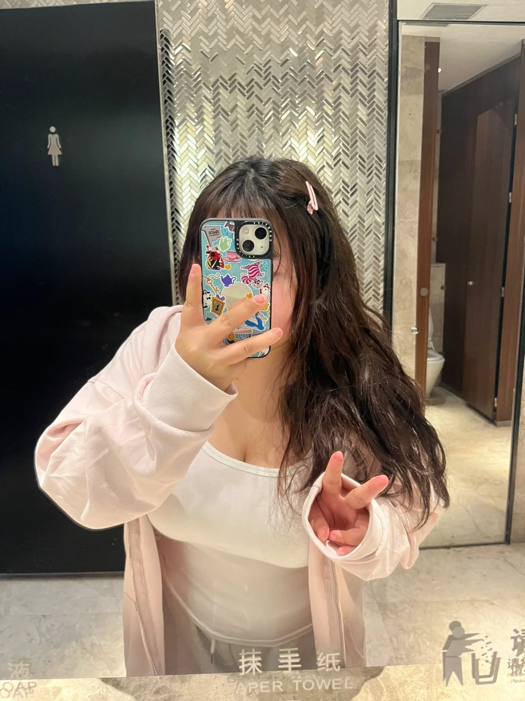 这粉色卫衣我真的爱死！！！！好看死了！