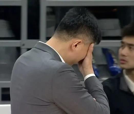 困难！杜锋谈广东男篮惨败：

“队伍现在确实是非常困难，伤员很多，轮换非常困难。