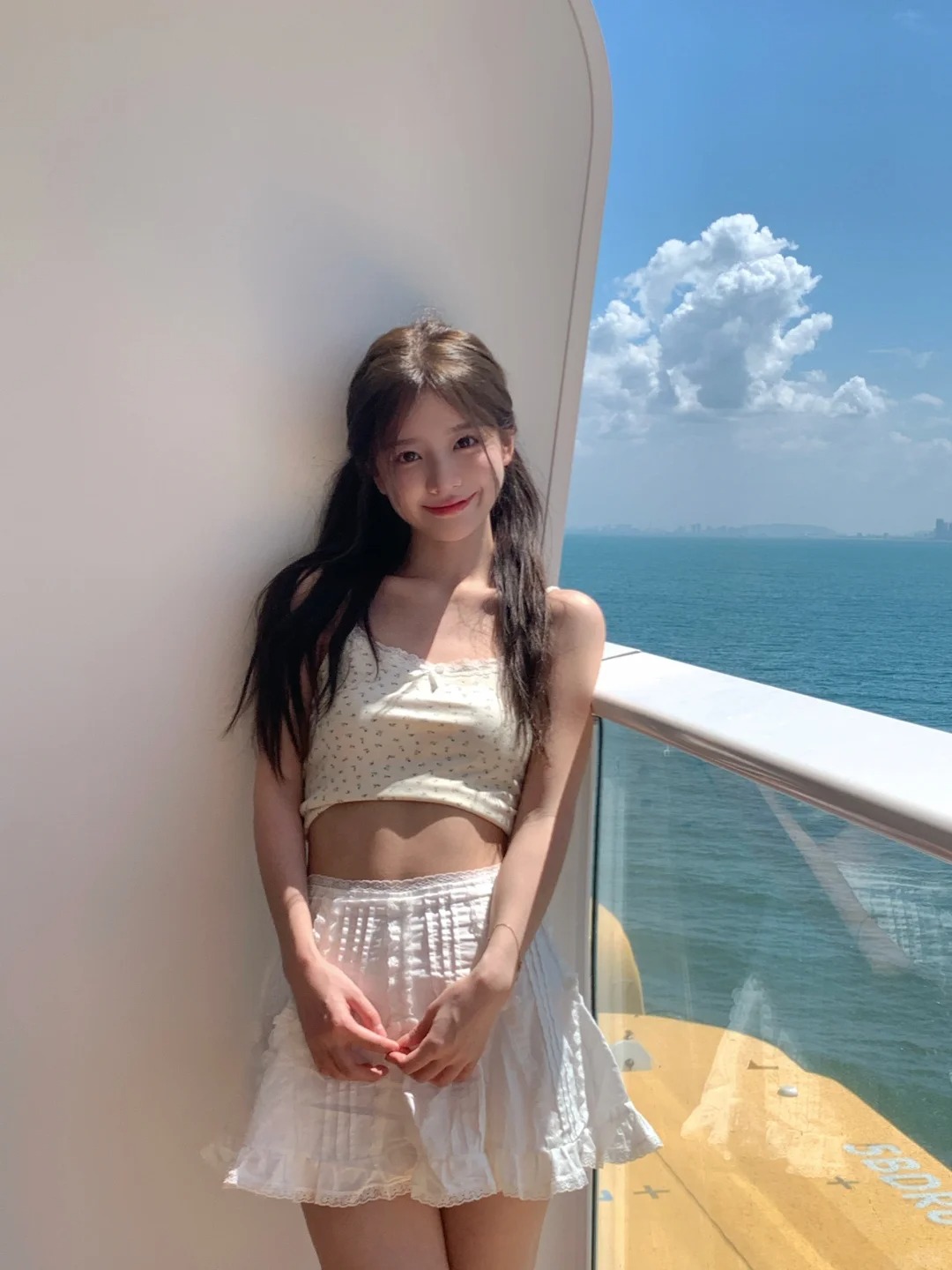 一拉开窗帘就能看见海的日子我想一直过下去
太幸福了我真的！热带脑袋
皮肤也润润滴