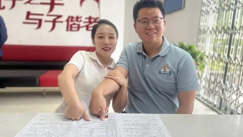 奥运冠军邓琳琳与世界冠军顾雪宋正式领证，双冠夫妇喜结良缘！