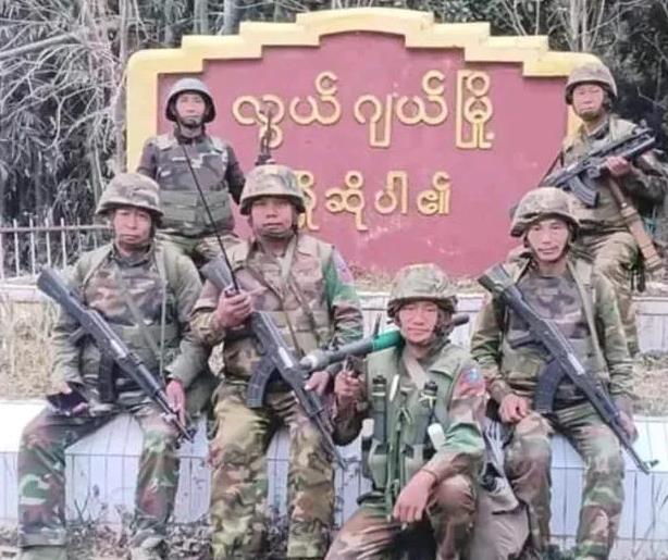 亲美民地武直接喊话，投资保护可以谈

这一段，在三兄弟联盟与人民保卫军结盟，搞上