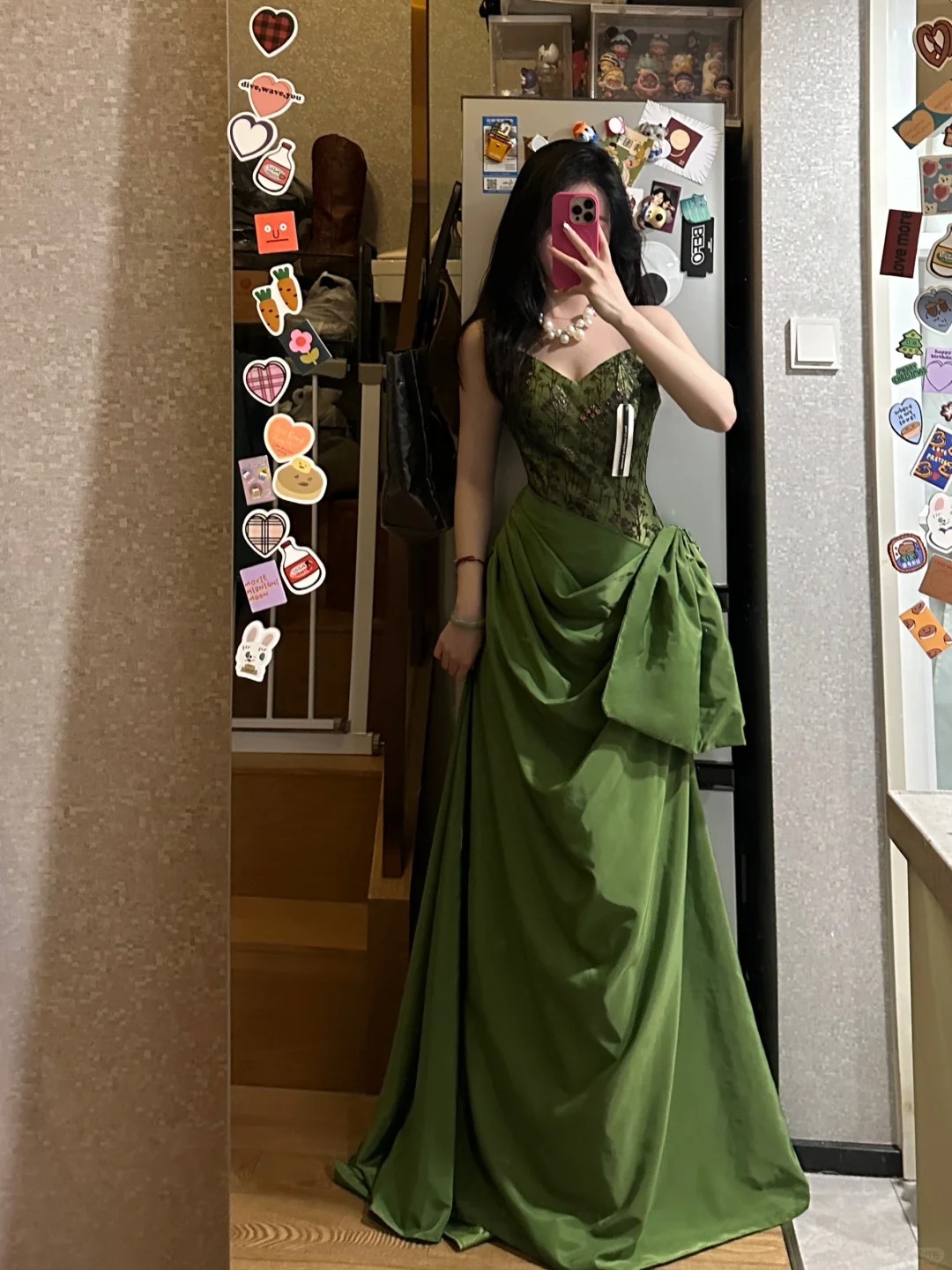 真的不能穿绿色的敬酒服吗？！
但是绿色真的吼吼看啊！！
才300多，质量什么都还