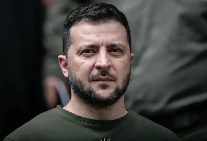 万万没想到啊！泽连斯基竟然公开向拜登开始施压了。乌克兰总统泽连斯基在访问美国前接