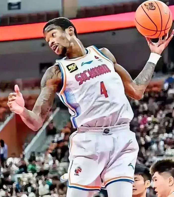 萨姆纳真厉害，浙江132:125四川，这一战3个事实让人看清！

1、裁判为了强