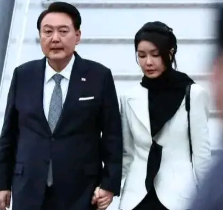 快讯！韩国正在拘捕总统尹锡悦！现场对峙！
今天早上5点多钟，韩国公调处会同韩国警