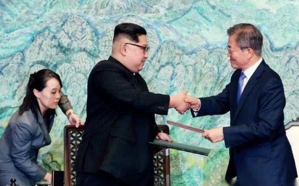 只有30多岁的金与正在短时间里成为朝鲜政坛上的中坚力量。金正恩的信任是一方面，她
