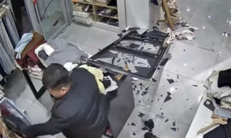 “网传河北一局长醉酒砸店”后续，
这事已经调查清楚了，
事情又反转了……
根据当