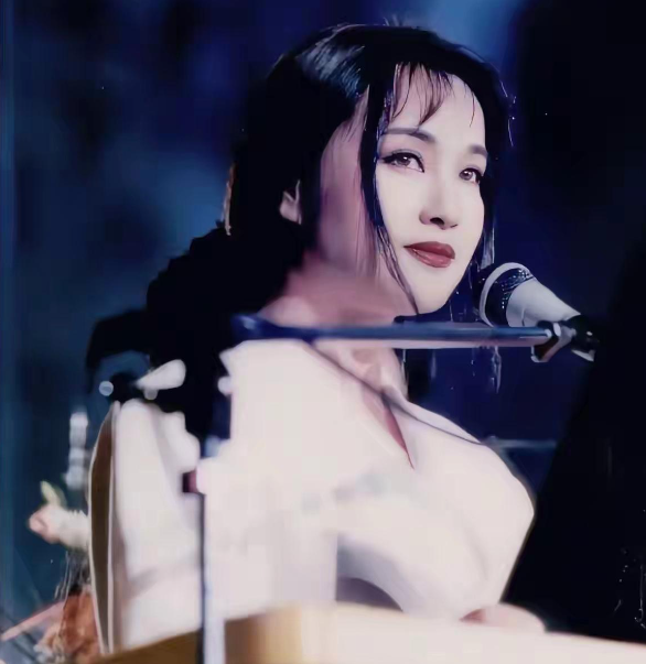 看了之后真的特别为刘晓庆感到心寒。

在这个节目当中，我个人觉得她是特别孤独的。