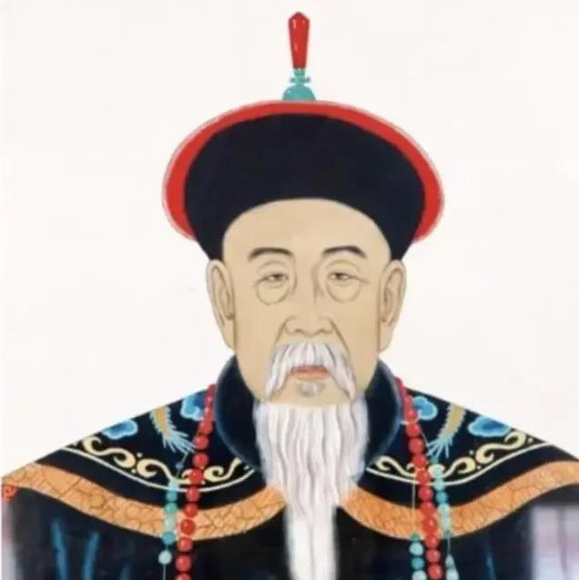 清朝的宰相如何划分呢？
清初的时候，只要是大学士那就是宰相
军机处出来之后，单单
