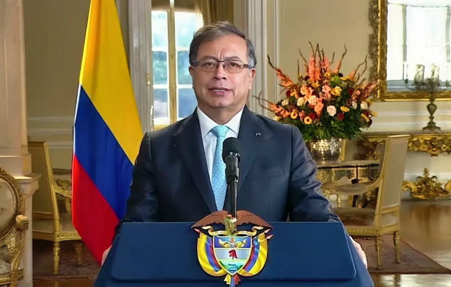 哥伦比亚认输了，美国赢了！特朗普一宣布要对哥伦比亚动手，哥伦比亚总统就立马反击，