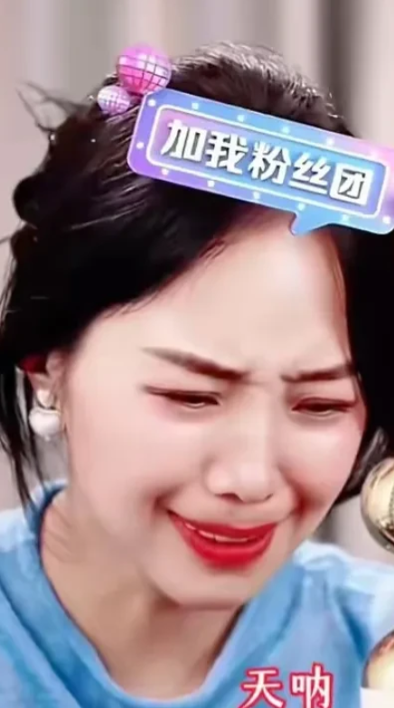 可怜的云朵，如同脱光衣服绑在十字架上，人们一边吐唾沫，一边扔鸡蛋。刀郎的沉默仿佛