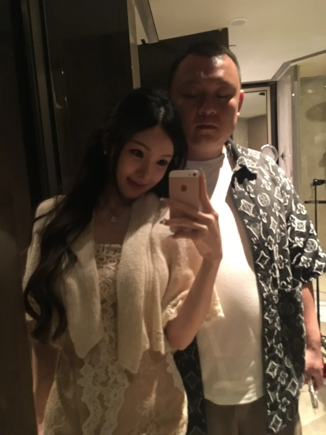 好像跟我老公认识的时候用的就是5s
苹果5s拍照 把回忆拉满