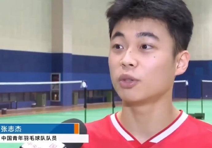 张志杰2007年1月出生于浙江嘉兴，从幼儿园大班开始接触羽毛球，小学三年级被输送