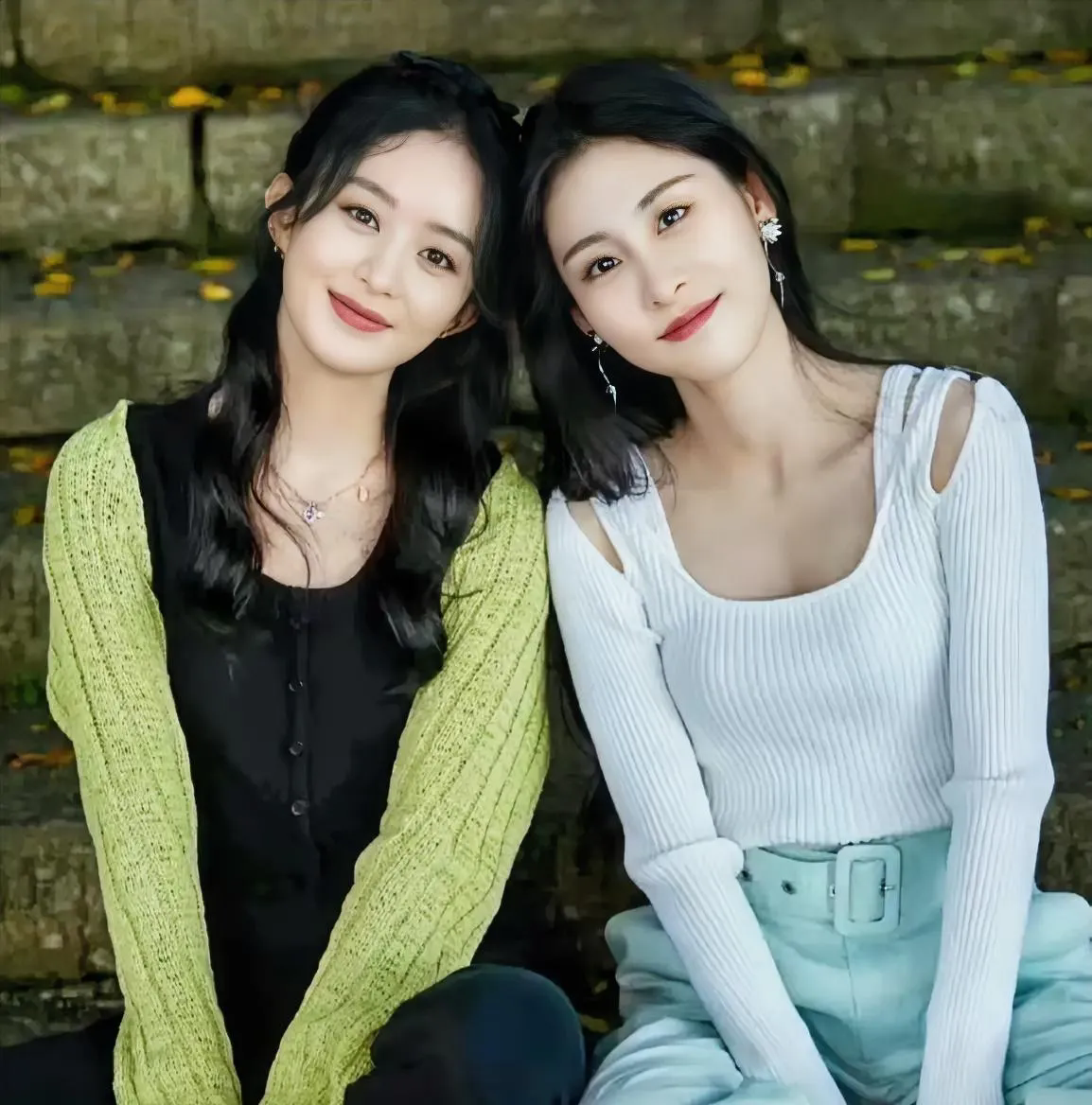 我愿称她们俩为内娱史上最善良的姐妹花！
哪吒2突破100亿票房，
她俩的贡献不可