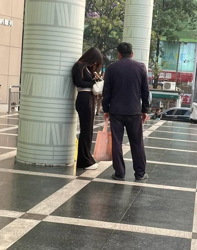 这是什么情况，感觉不是好人呀！
