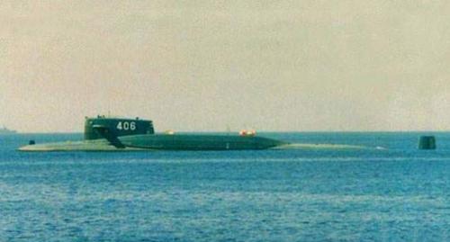 美海军“海神”号核潜艇长航了84天，创造了长航记录，返航后，多数艇员被担架抬了出