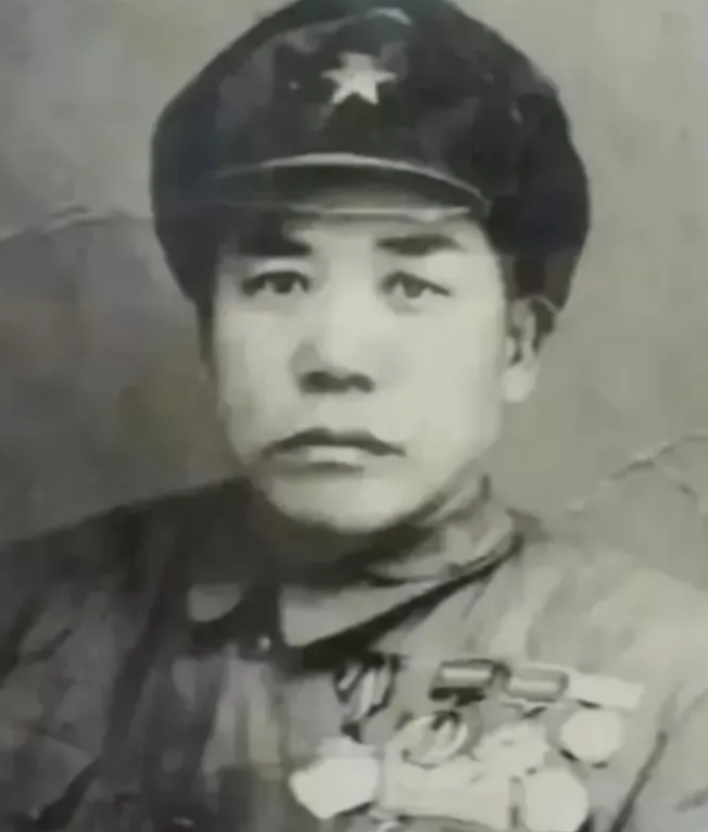 1955年，军中大授衔，毛主席手握名单突然问道：“那个一次杀了27个鬼子的军中吕