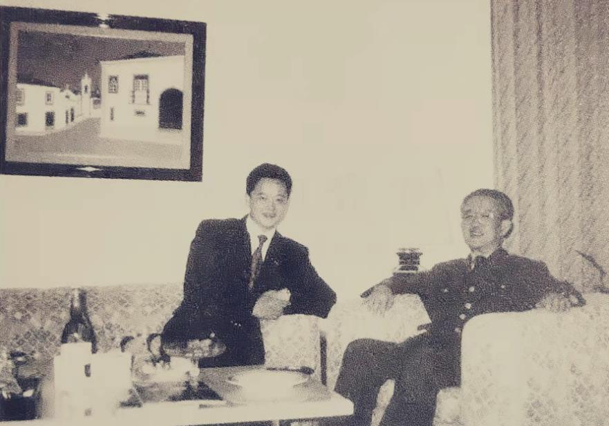 1996年，于永波将军率团访问葡萄牙，不料刚下榻酒店，经理神情惶恐地找来：“大堂