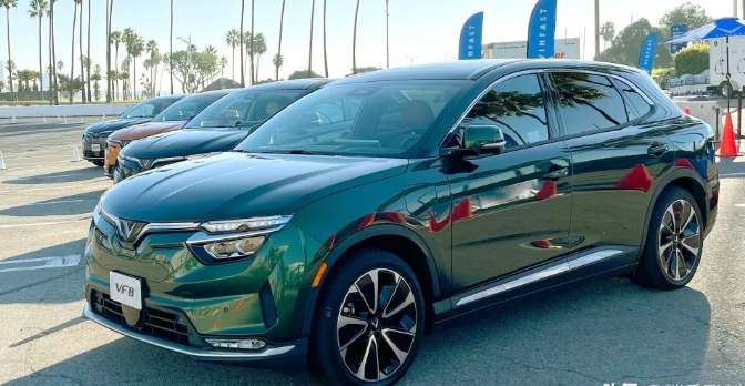 越南生产的国产汽车，感觉还不如半个世纪以前的我们。
这是越南国产汽车vf8，价格