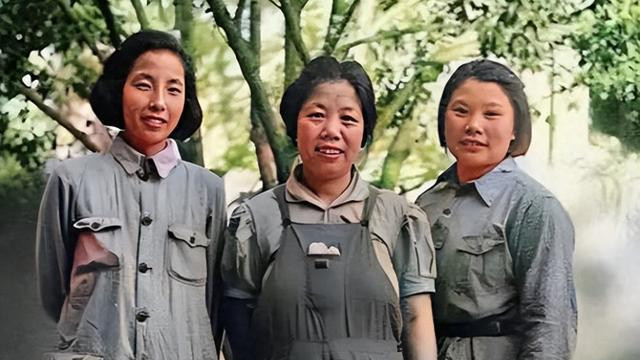 三位伟人妻子合照，左边是公认的美女，晚年却因做错一事抱憾终身