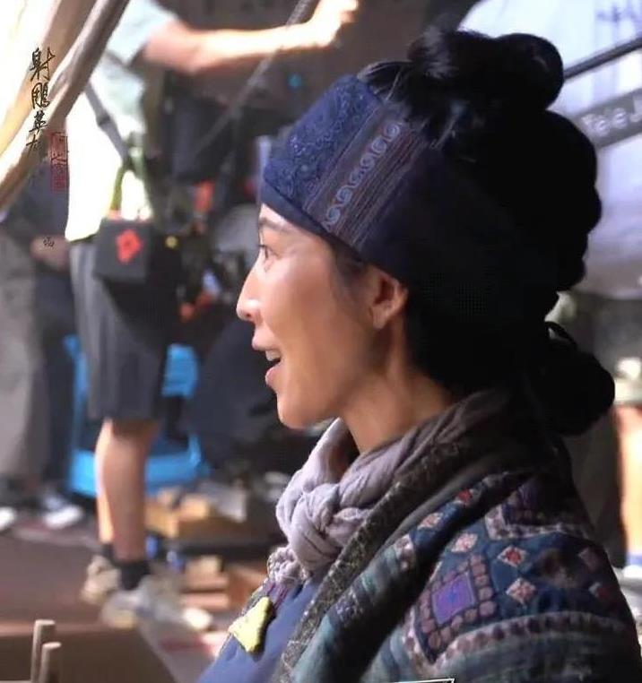 自驾游路上笑到扎心，没想到涂黑皮肤的肖战居然这么好看！
他笑起来真的太甜了，简直