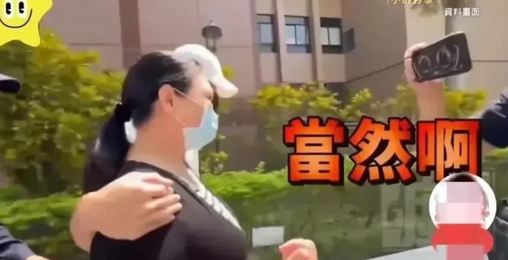守在s家门口的湾湾记者终于采访到了大s的妈妈。
她接受记者时表示女儿确实很委屈，