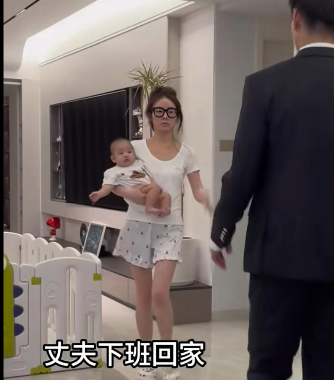 今日搞笑分享：老公回来交班的快乐，谁懂啊[大笑][大笑][大笑]