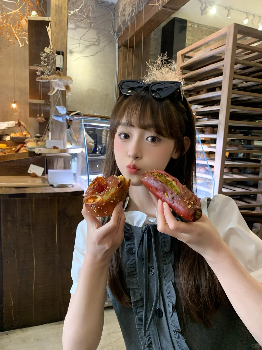 开心果乳酪碱水结我爱你🥨
在东四北街逛到的一家好喜欢的面包店！橙子乳酪和辣肉松