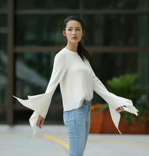 李沁穿搭，清爽又简约