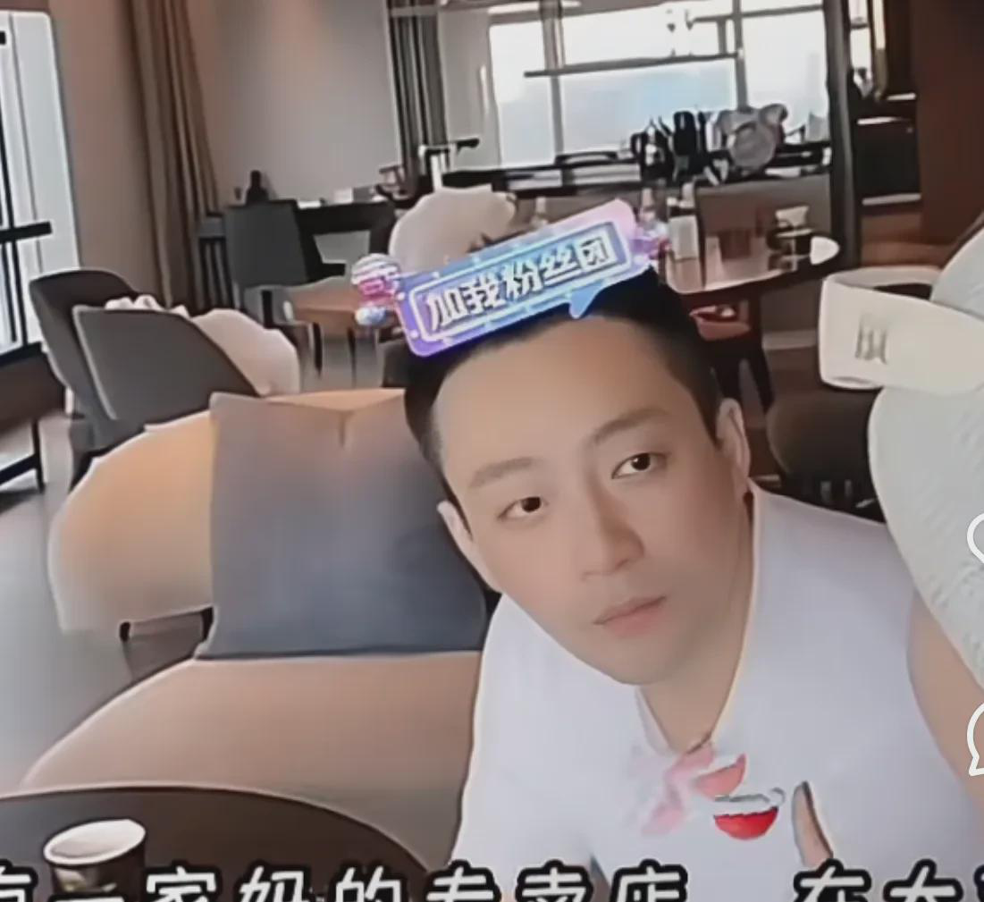  
 
 
汪小菲回北京见老妈张兰时全程板着脸 
 
张兰一看儿子这模样就开始哄