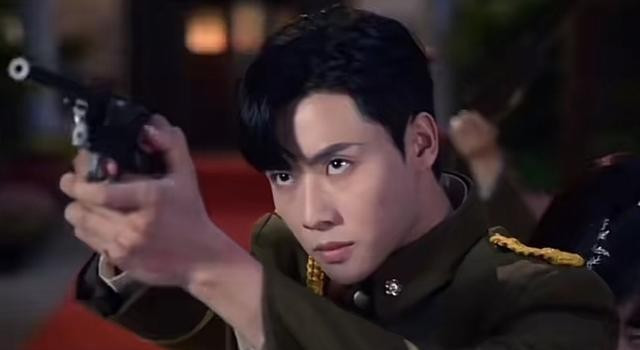 短剧里高大帅气的男主，一上综艺就平平无奇了