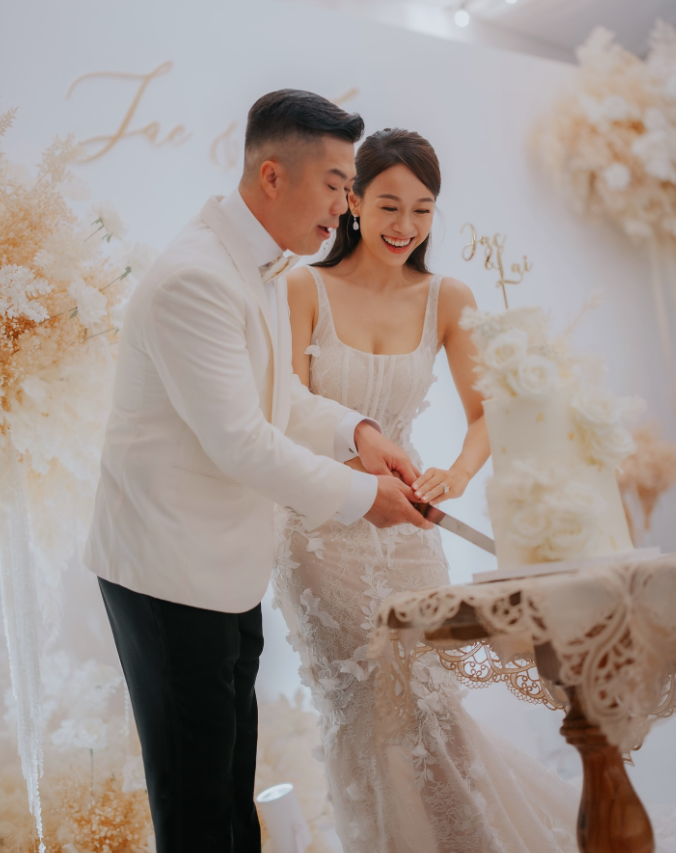 香港女星黄心颖和老公已经结婚一周年，感觉她老公也特别厉害，完全不介意她的过去，一