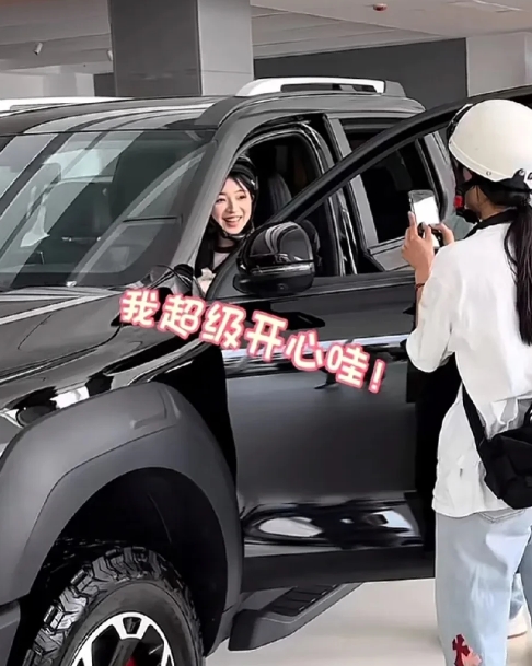 耶，我的梦中情车，长城炮！

这位美丽的大力仑美女一句真诚的有感而发内心的呐喊，