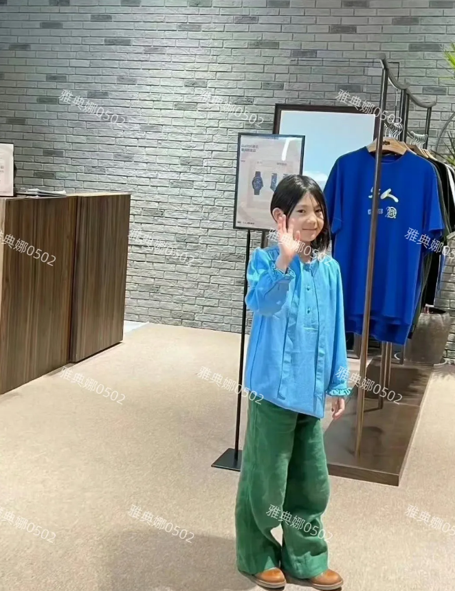 遇到陈冠希的女儿Alaia了，她的眉眼跟爸爸好像，但不像陈冠希那样拽拽的坏坏的，